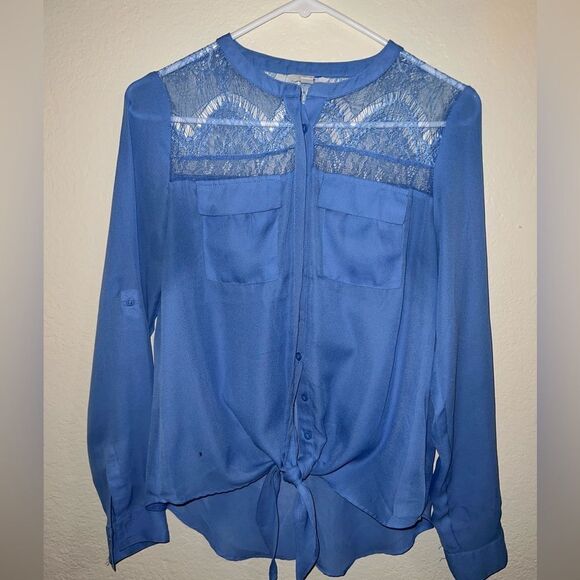 ❄️ CANDIES BLUE LIGHTWEIGHT SHEER TOP WITH LACE PANELS- SIZE SMALL - Picture 4 of 7